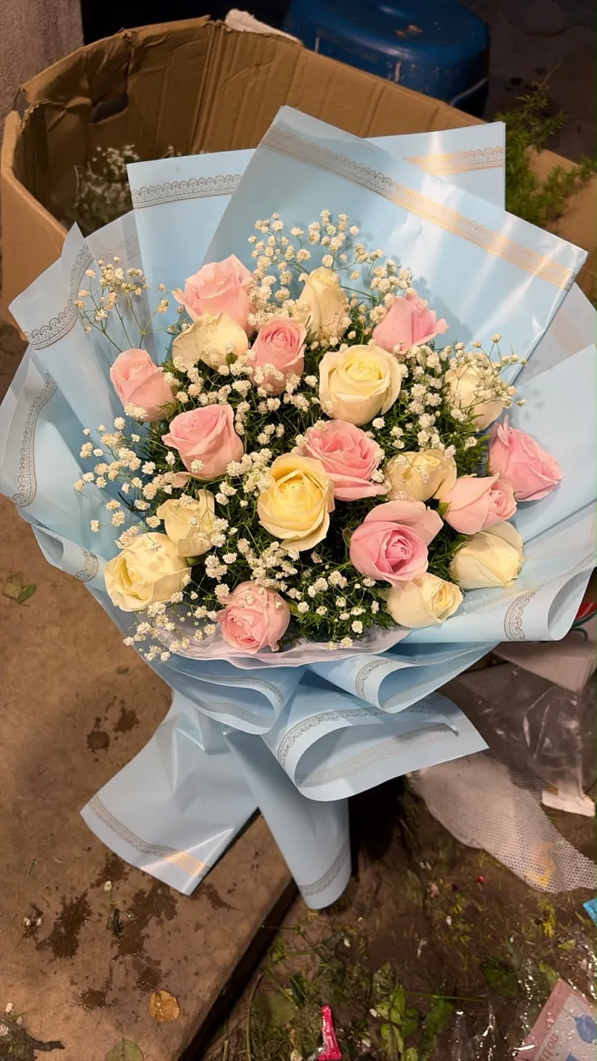 20 rose bouqet pink white