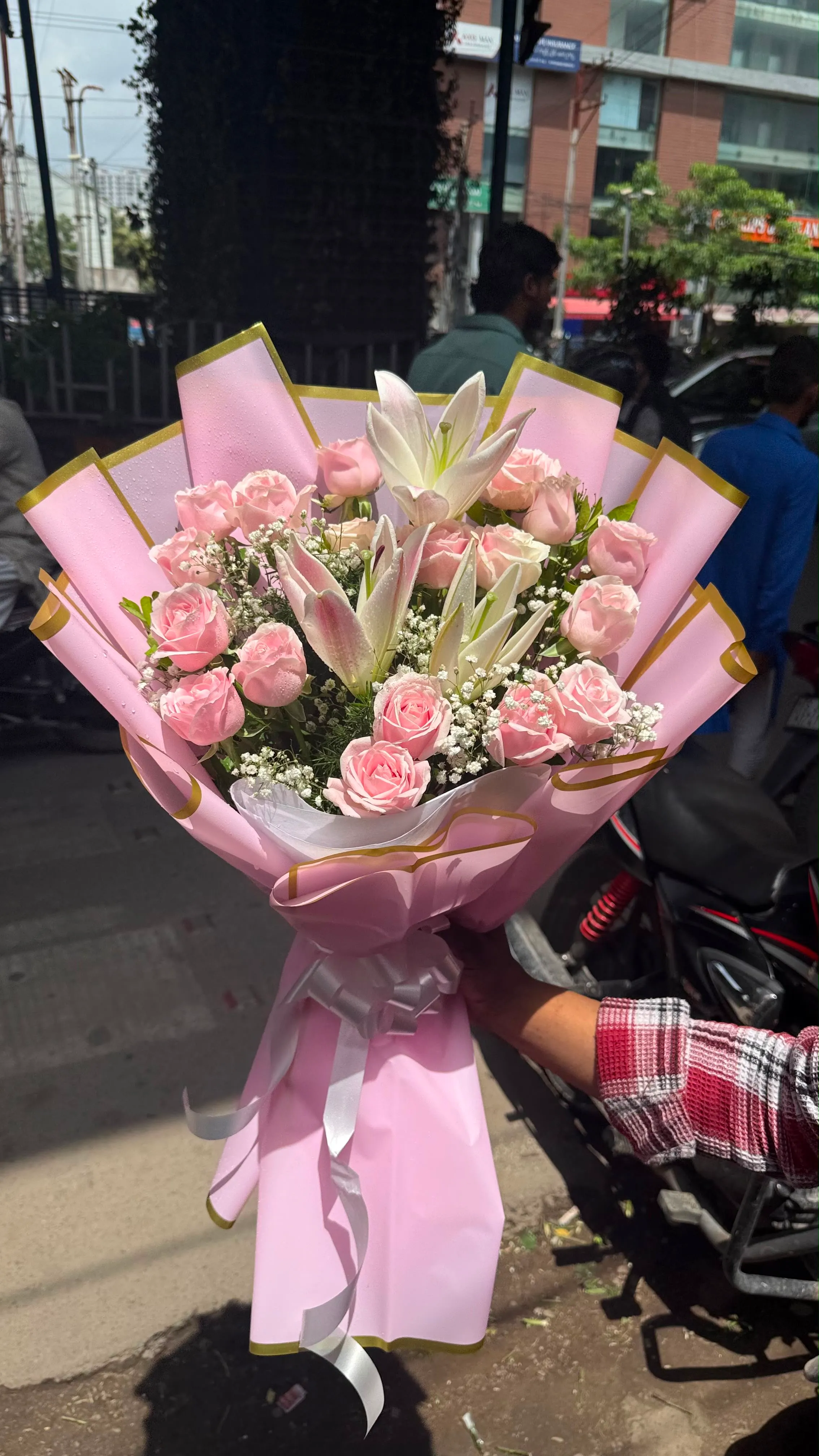 Lily or rose bouqet